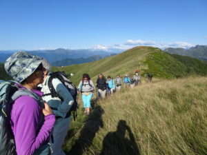 Randonnée avec vue sur les montagnes