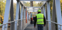 La passerelle est posée sur le Chéran
